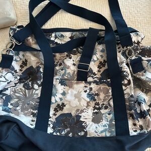 Thirty One navy and cream floral weekender